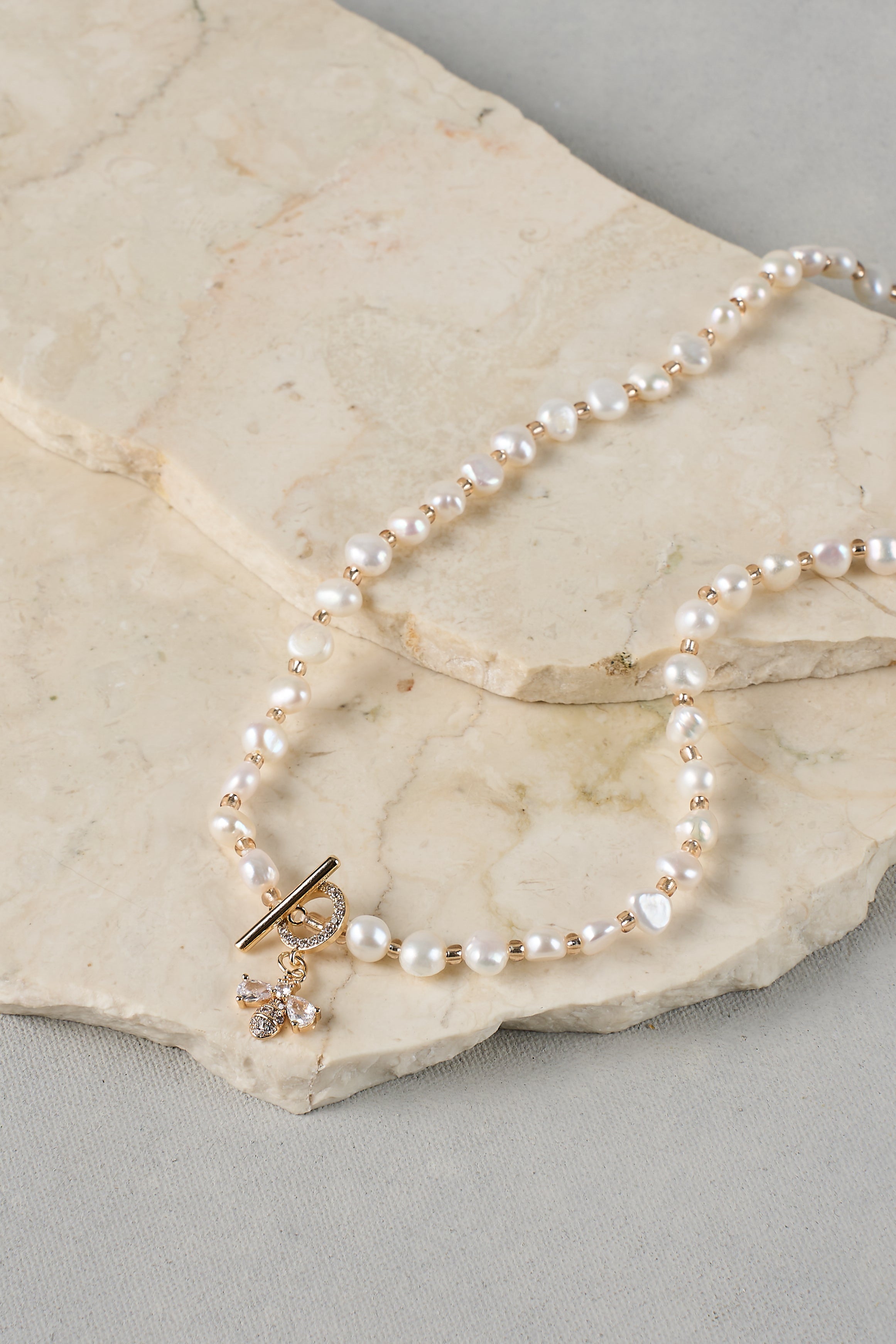 Bee Pearl Necklace – Cream
