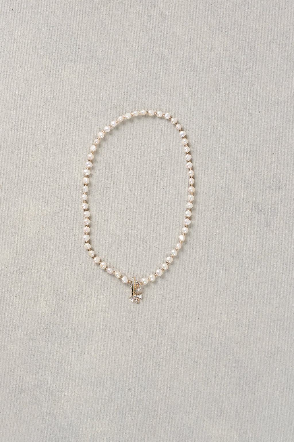 Bee Pearl Necklace – Cream