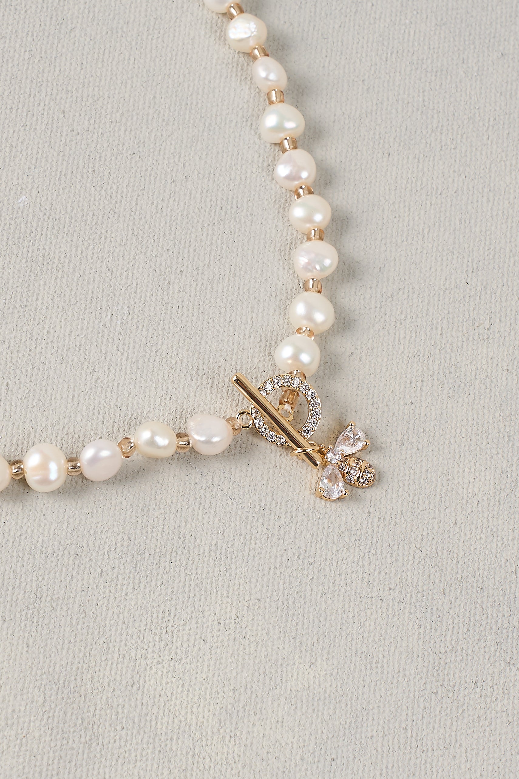 Bee Pearl Necklace – Cream