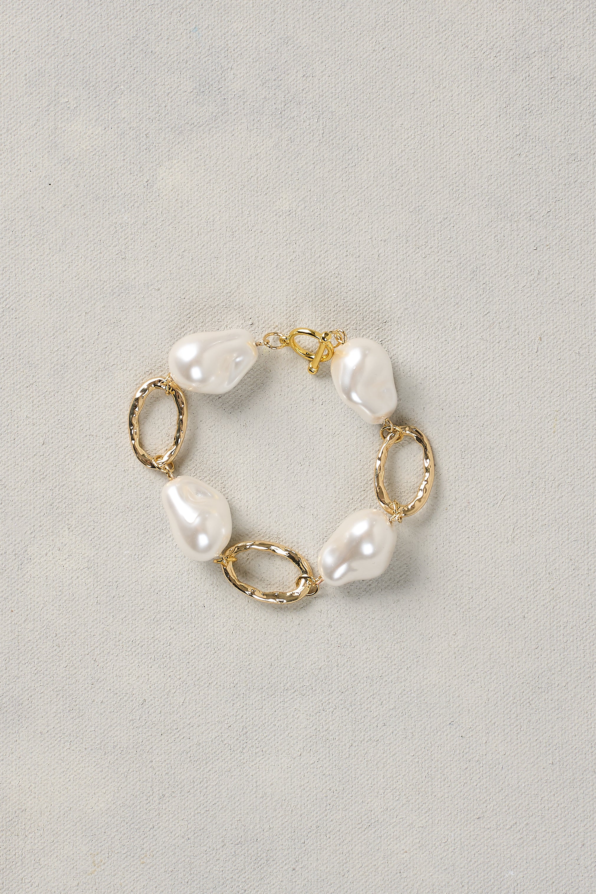 Baroque Pearl Wrist – Cream