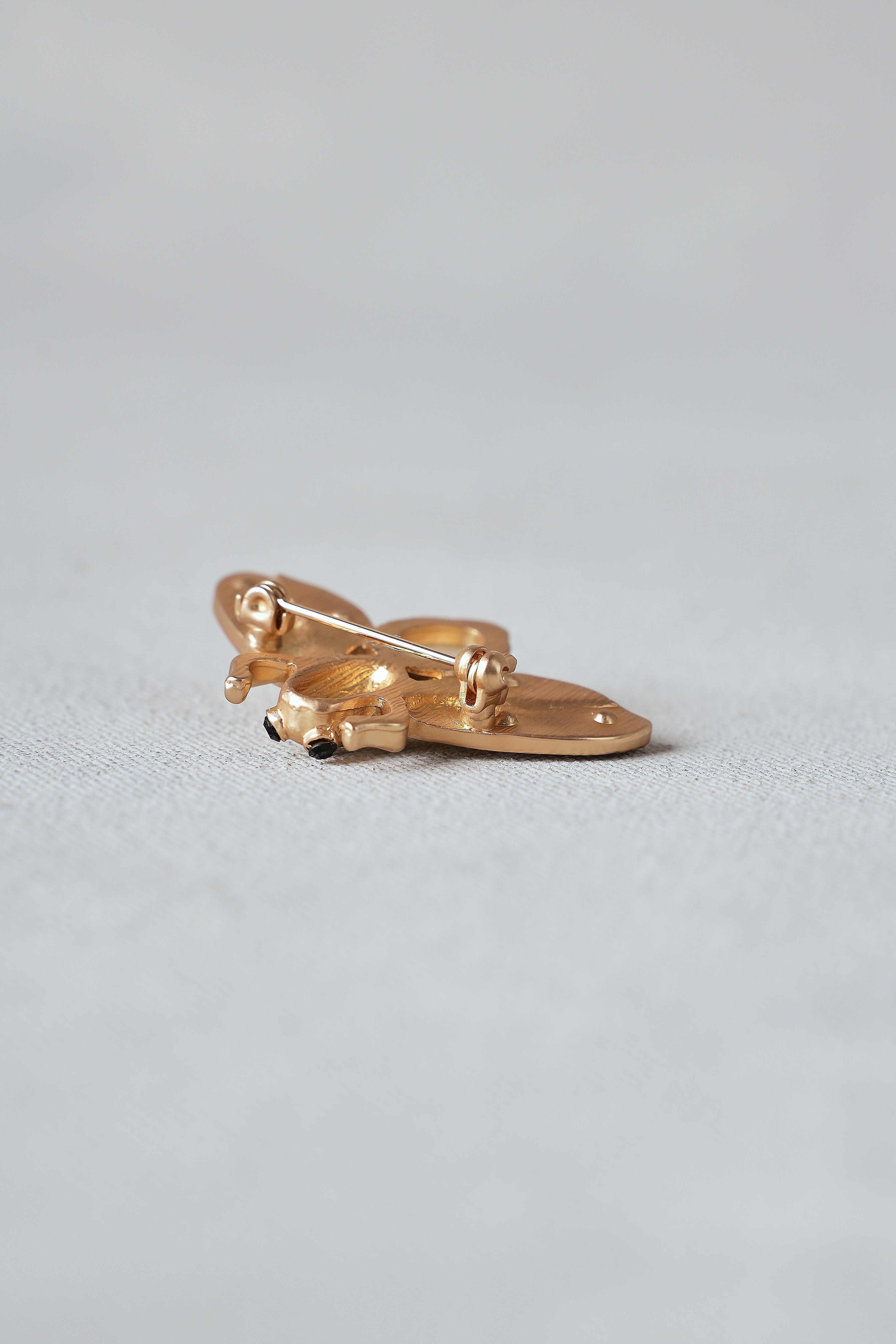 Bee Brooch – Gold