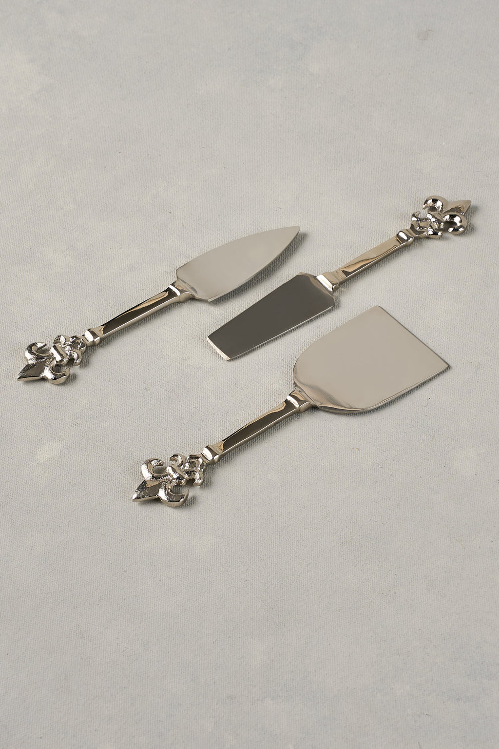 Fleaur De Lys Cheese Set