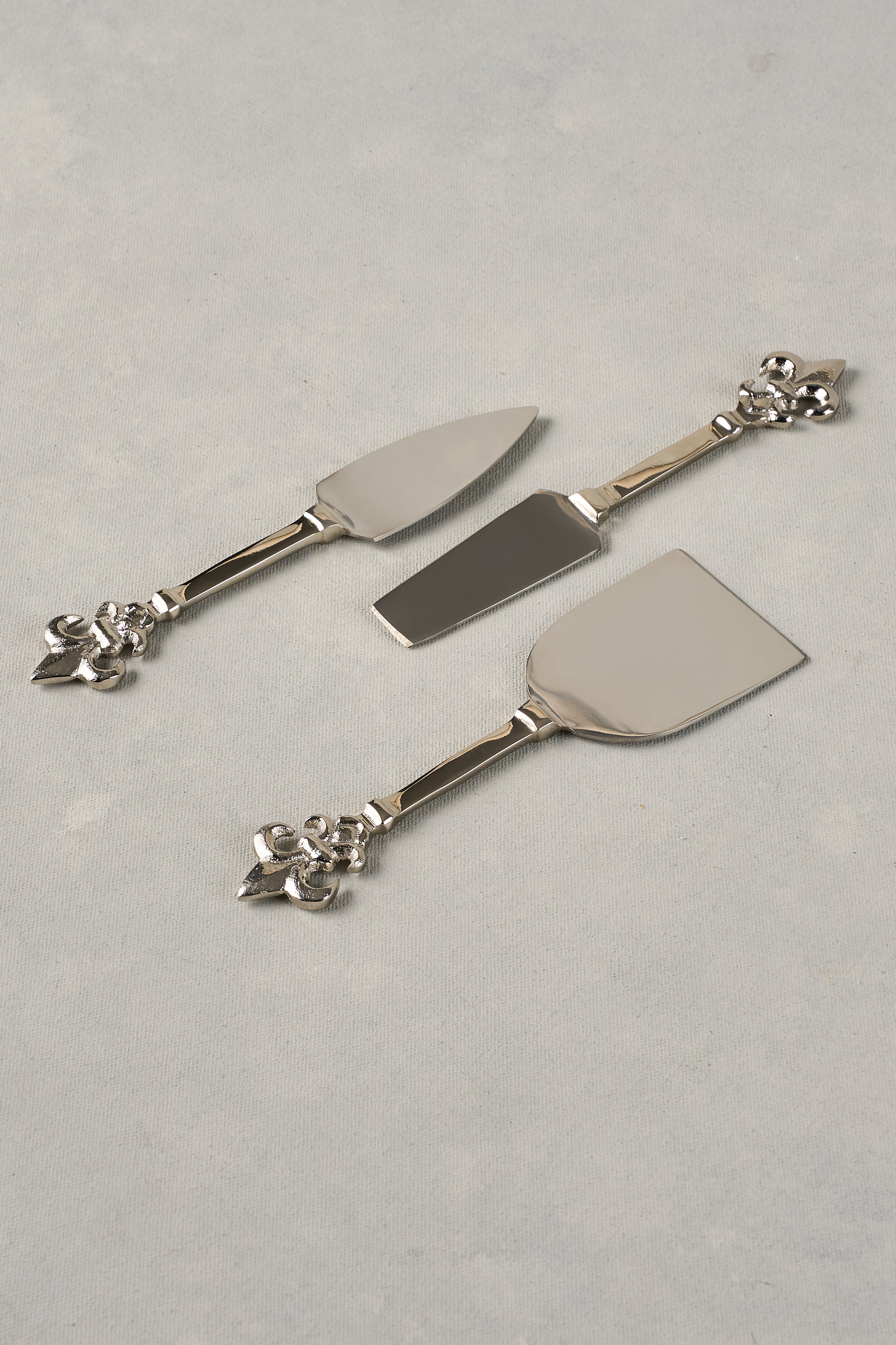 Fleaur De Lys Cheese Set