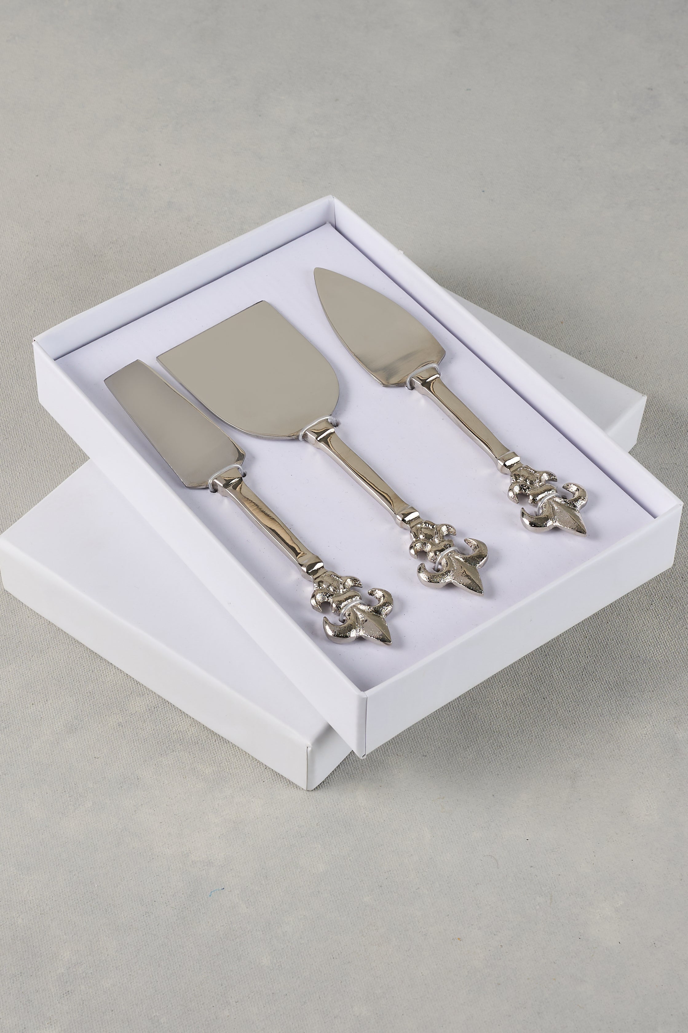 Fleaur De Lys Cheese Set