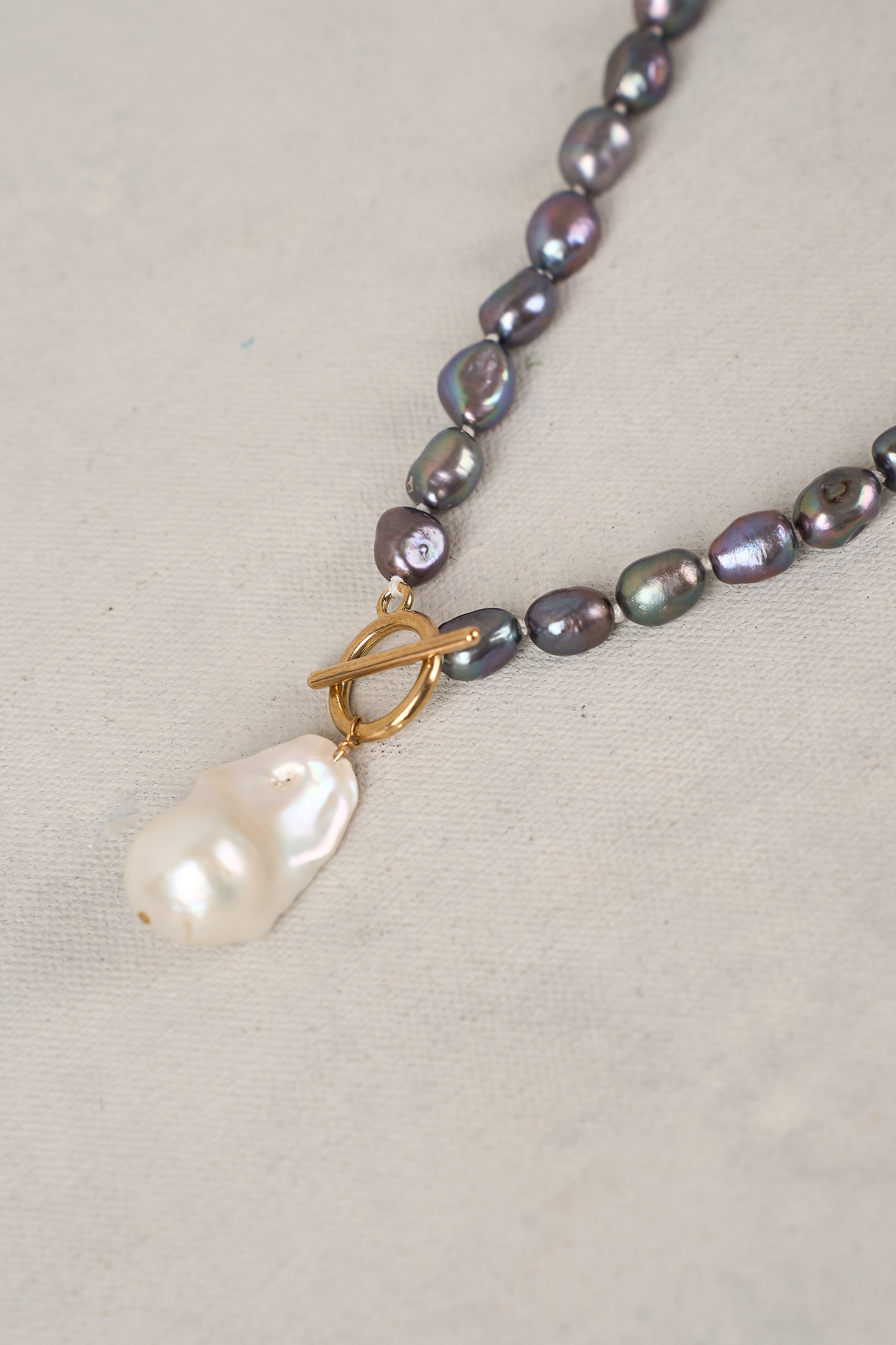 Metallic Noir Pearl Necklace - Multicolour